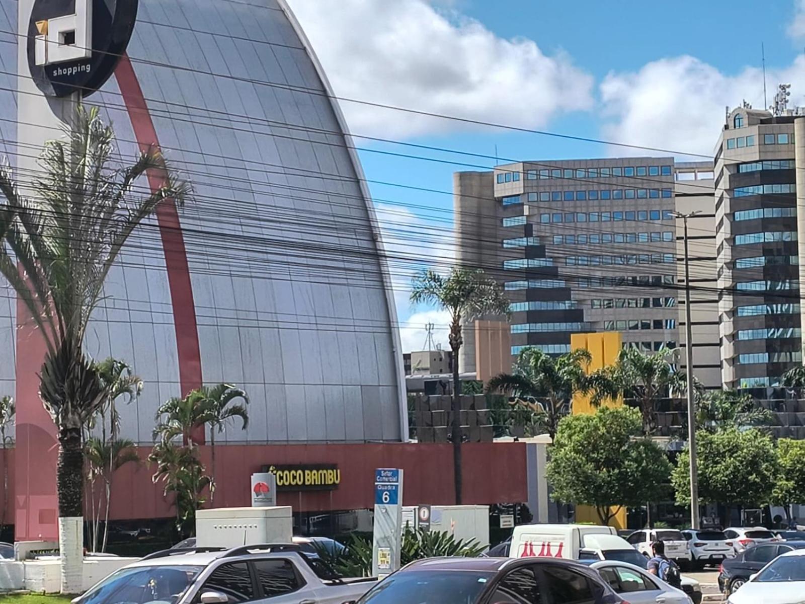 Grand Mercure Flat Particular Com Varanda, Garagem E Wi-fi Brasília